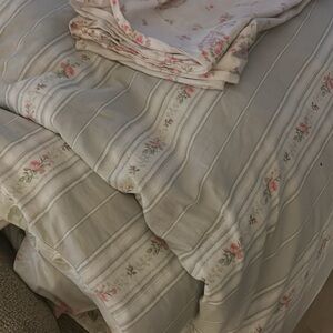 Laura Ashley comforter with pillowcases